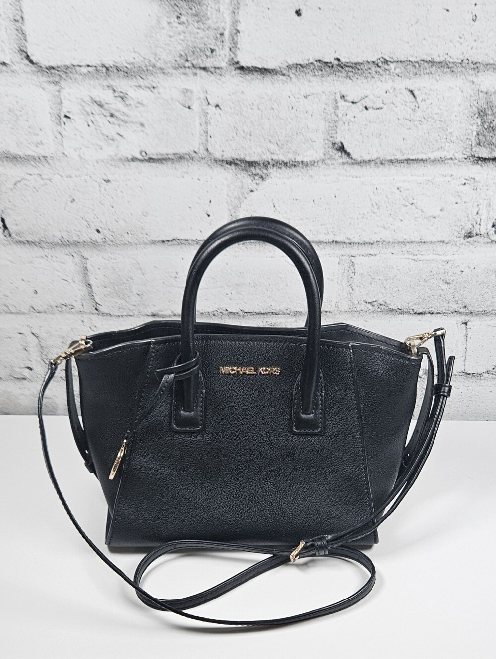 Michael Kors Selma Medium Black Leather Satchel Crossbody Bag Gold Hardware